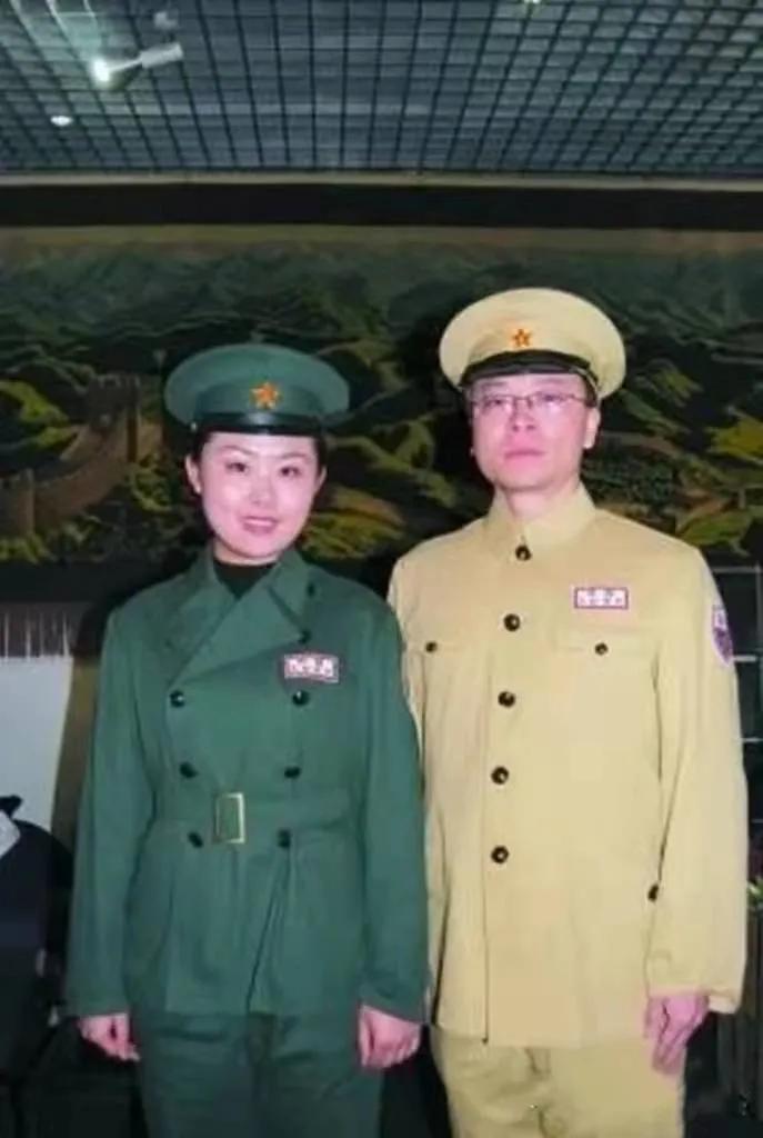 女式夏装最新款,女式夏装最新款，时尚变迁中的自我成长与自信绽放